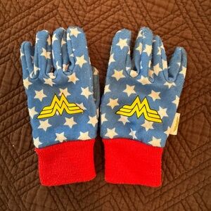 Wonder Woman kids gardening gloves